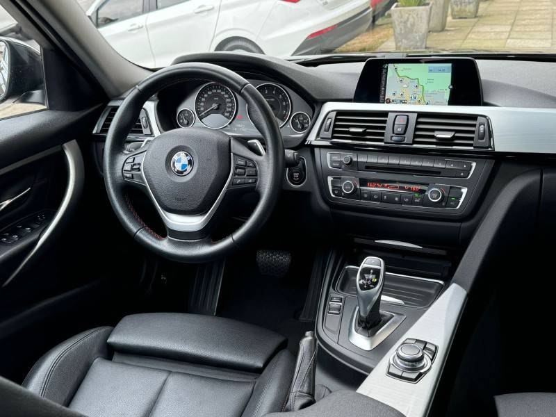 BMW - 328I - 2015/2015 - Preta - R$ 125.900,00