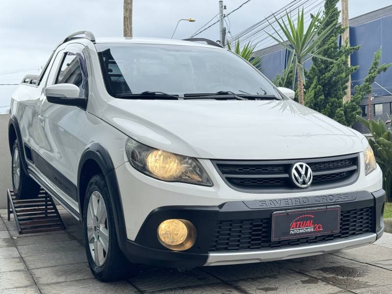 VOLKSWAGEN - SAVEIRO - 2012/2013 - Prata - R$ 54.900,00